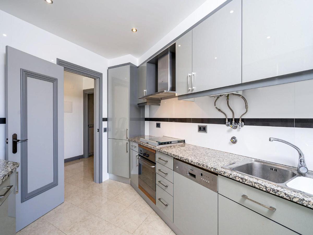 Apartment Luxury Penthouse Wstunning Sea Views, Walk To Gale