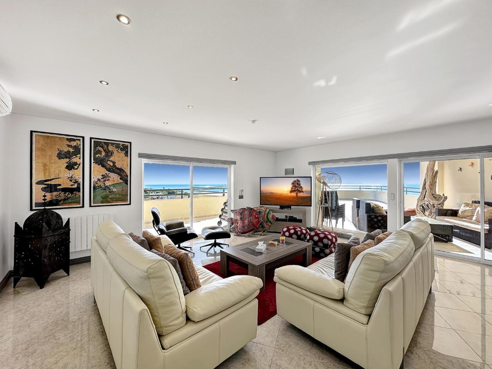Luxury Penthouse Wstunning Sea Views, Walk To Gale Apartment