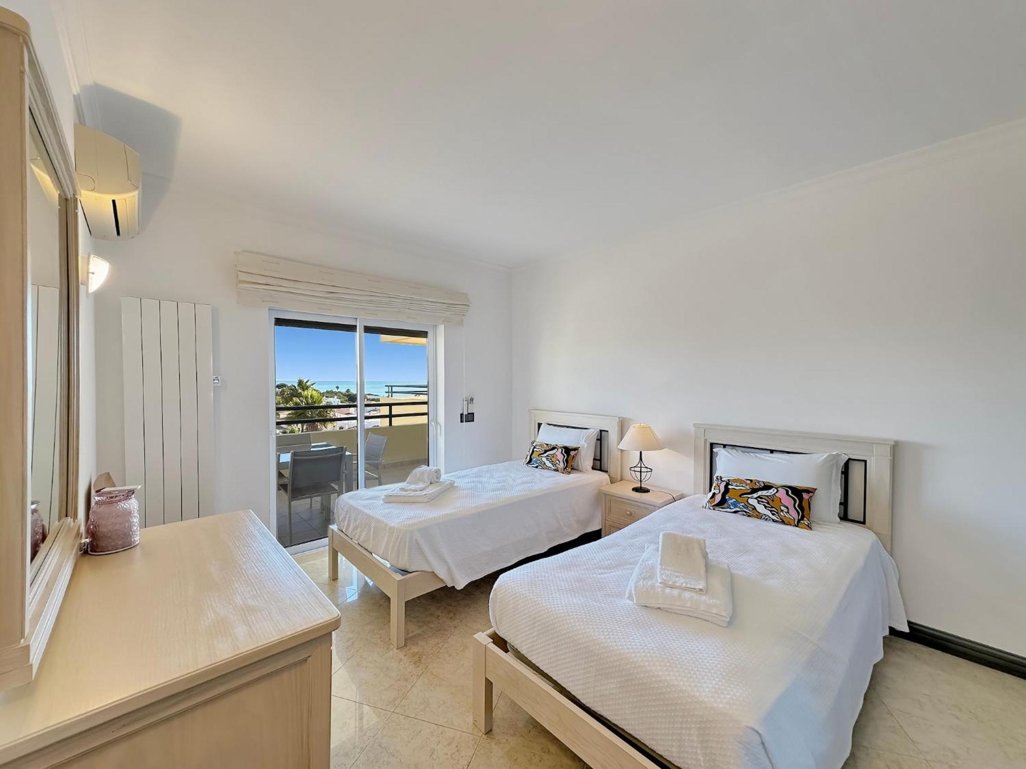 Luxury Penthouse Wstunning Sea Views, Walk To Gale Appartement Albufeira